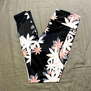 Senita athletics leggings black with pink flowers